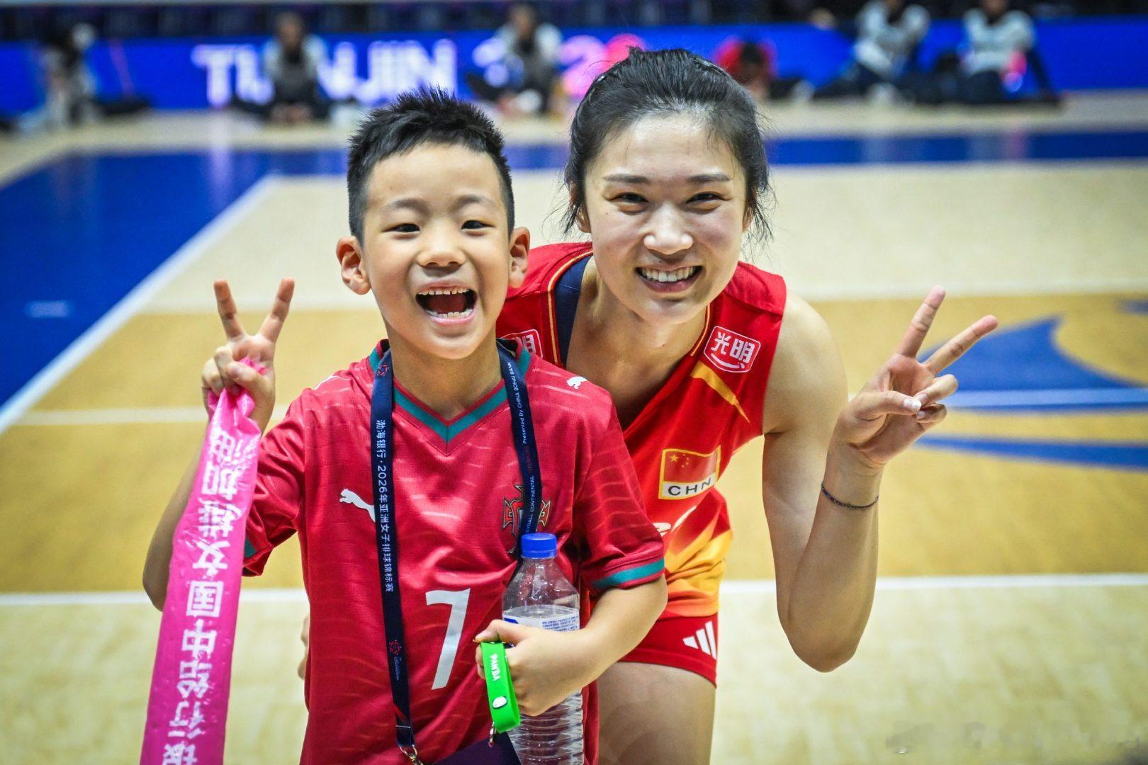 #2026年亚洲女排锦标赛# #中国女排[超话]# 
[你好老师] 中、泰两队的“镇队之宝”——希望两队能会师决赛。[你好老师] ​​​​