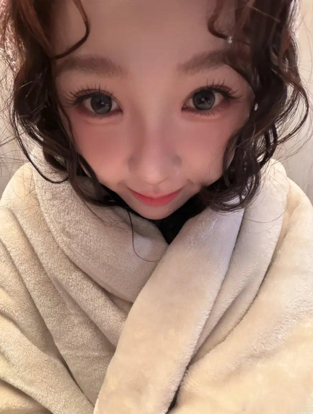 #虞书欣[超话]# 萌界一把刀。。。 ​