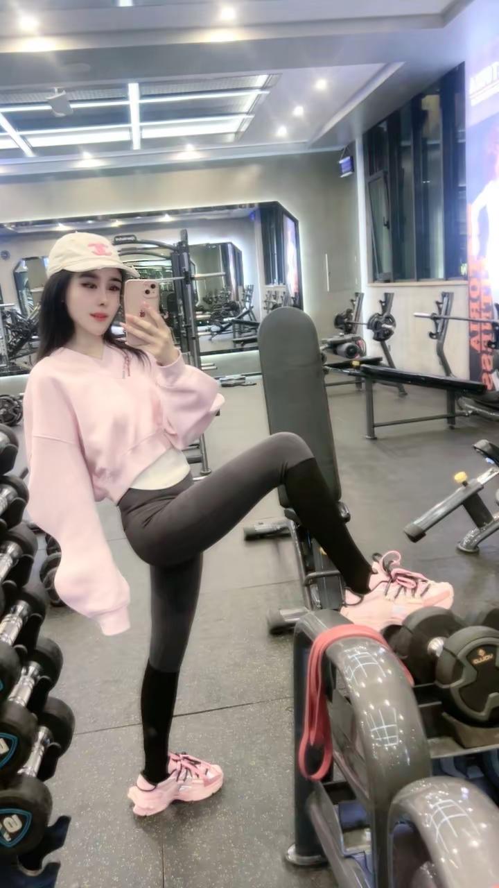 <p>健身小姐姐 <!--{img:0}--></p><img src...