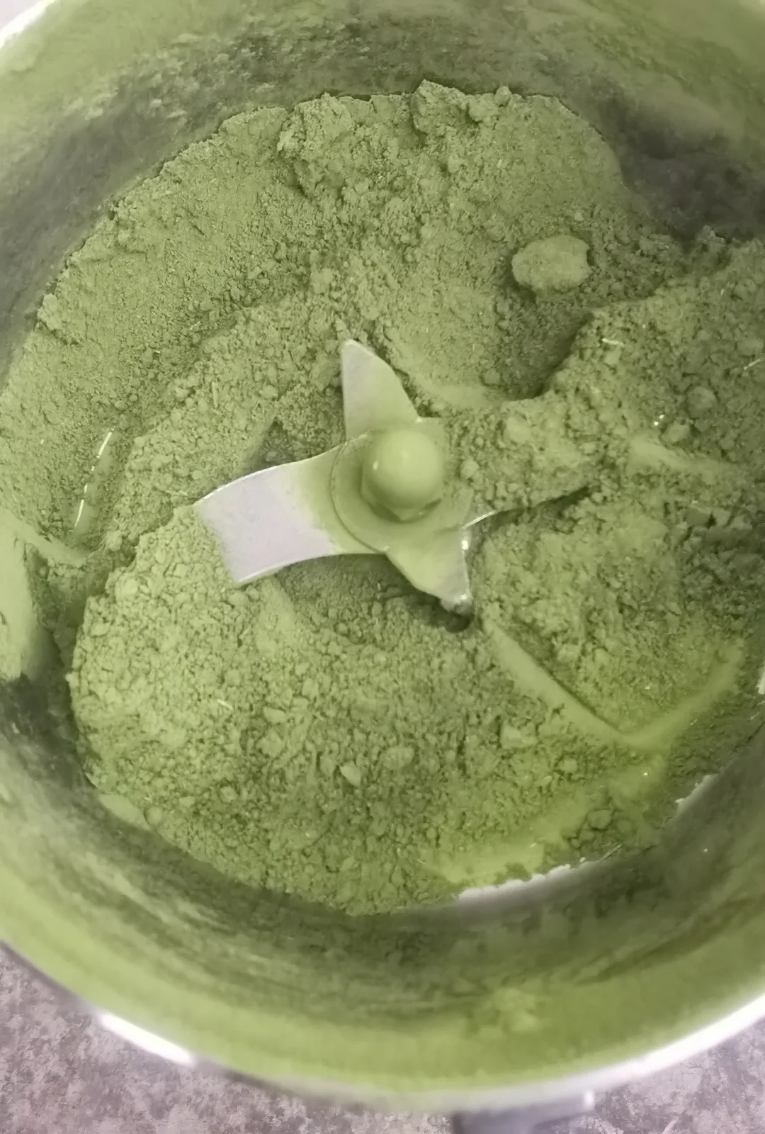 昨天晚上突然间冒出来很多花椒叶的单子