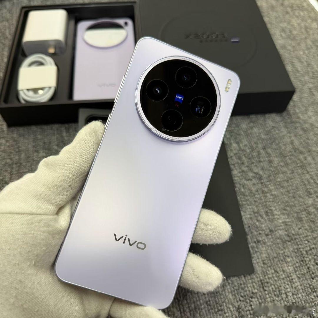 vivo X200s 12GB+512GB 淡紫   天玑9400+ 蔡司超级潜望长焦 胶片Live人像手机 外观9.9新  电池100%  保修到27年1月  全套原装配件 价格3150 ​