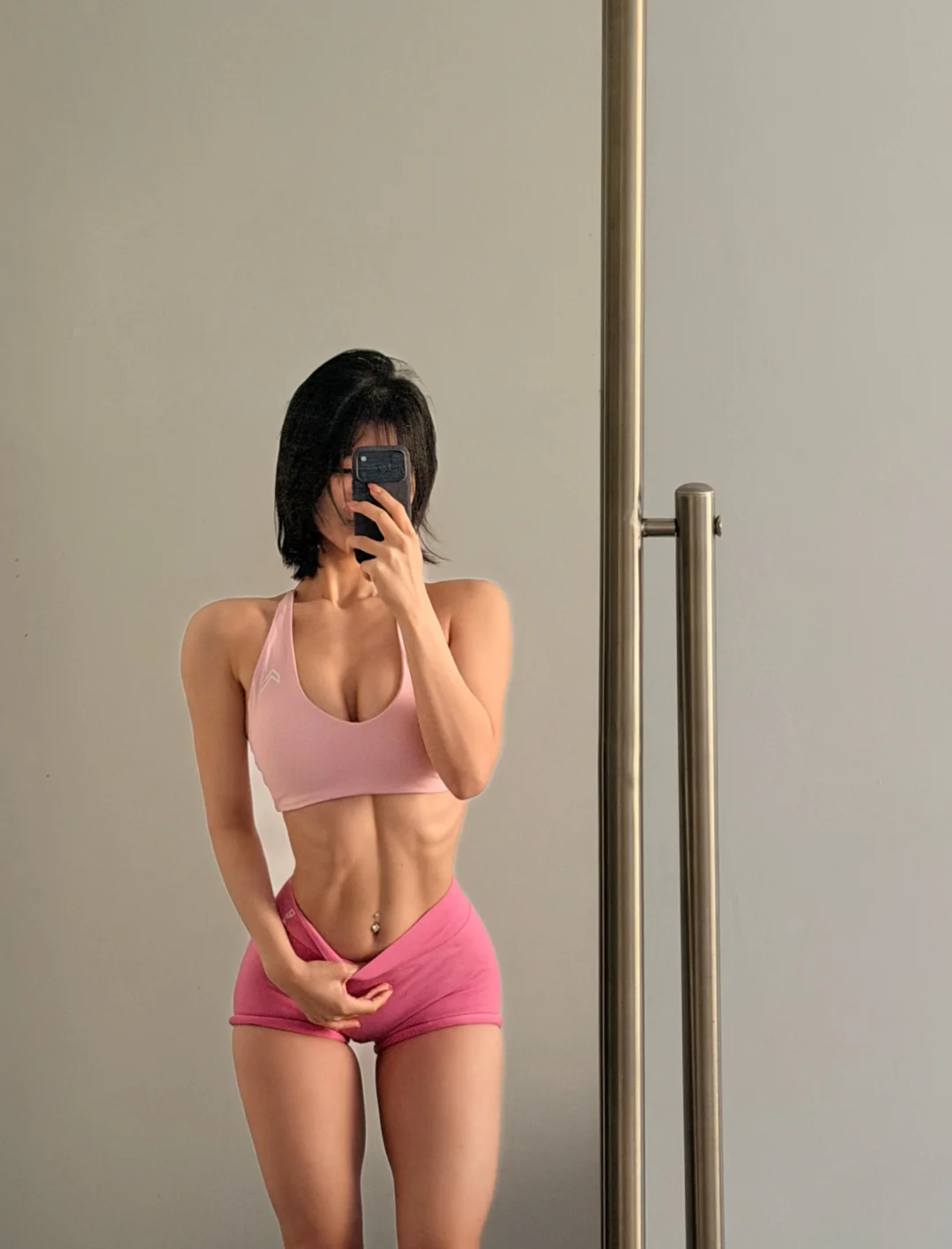 168 | 58kg 健身女孩的对镜拍