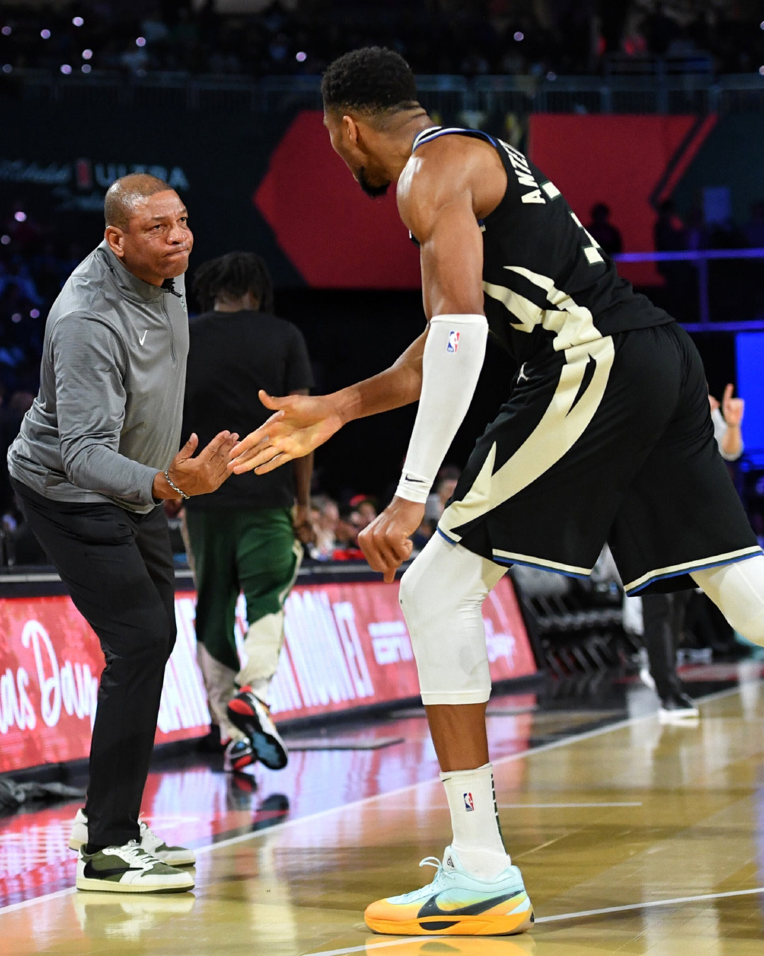 Giannis Antetokounmpo & Doc Rivers

#字母哥##nba# ​