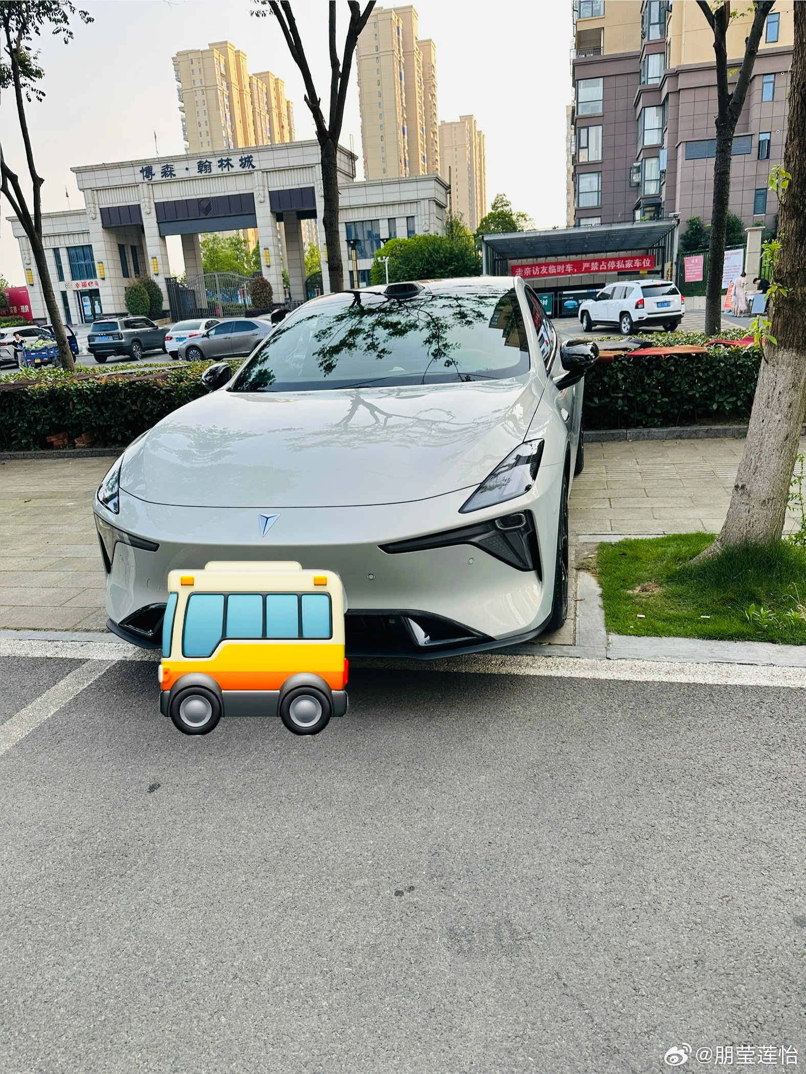我们的是U➕  560km纯电版的，外银内紫 第一眼就看中的颜色，颜值...