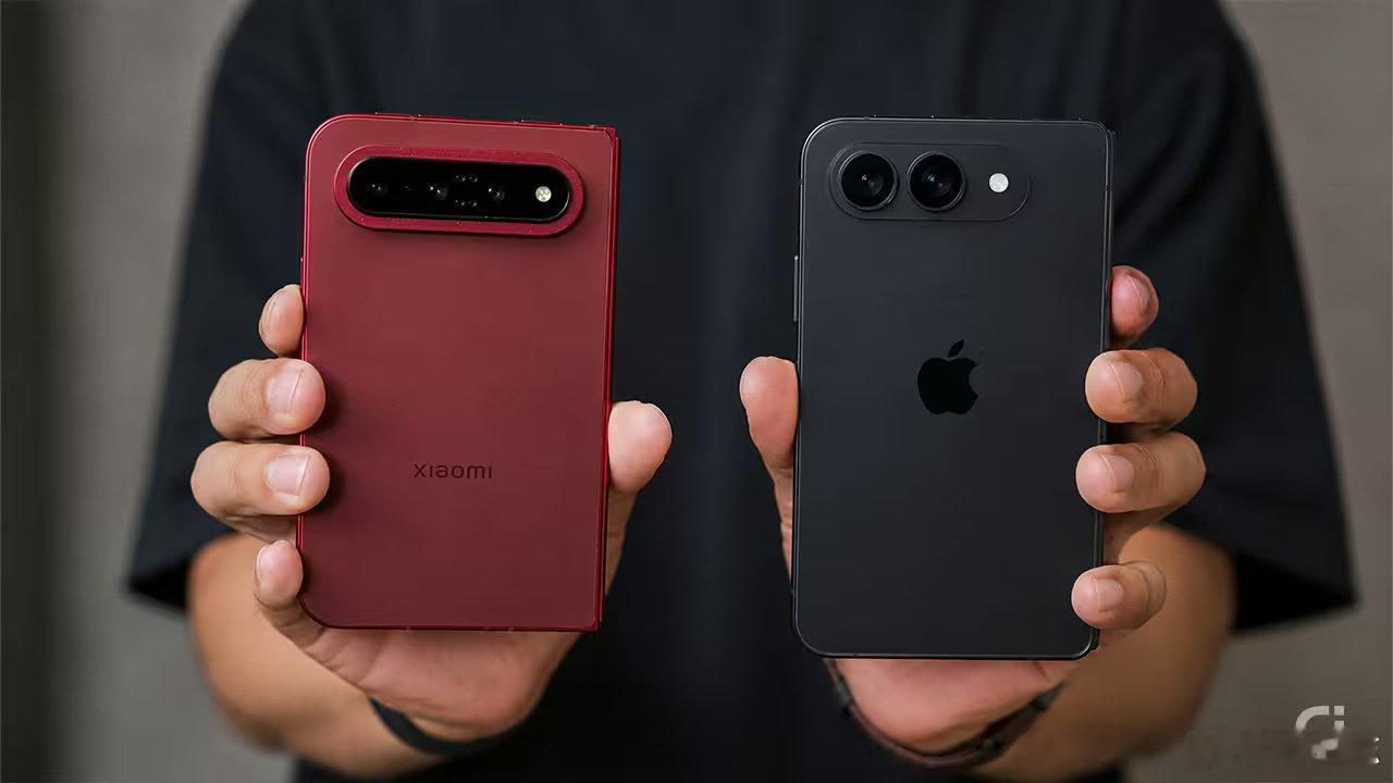 #曝iPhoneUltra无折痕失败#
由于果子今年遭大规模泄密，所以各家阔折叠都长得差不多。连折痕都搞不定，价格还贵至少一倍，给我个不选小米18 Fold的理由？ ​