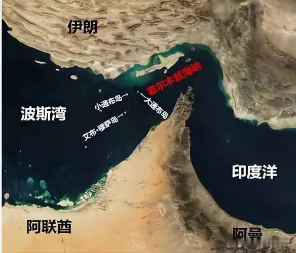 悄悄的火，烧得美军心慌！霍尔木兹海峡上，一艘美军航海勘探者级无人艇被伊朗命中燃起大火。这艘艇隶属第59特遣队，是美军在巴林养的“暗子”。伊朗这波操作，等于给美国在波斯湾的无人海上霸权敲响了丧钟。 
 
美军在中东的&34;眼睛&34;，被伊朗当着全世界的面烧掉了。 
 
2026年9月10日晚，伊朗伊斯兰革命卫