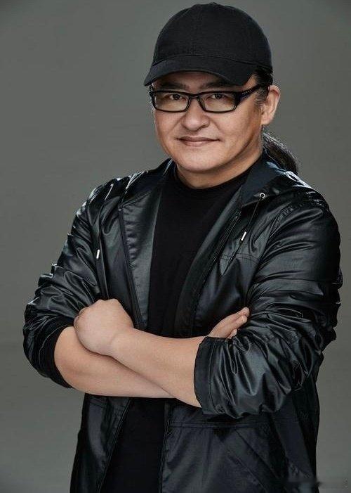 名人刘欢在大学工作多年直到退休依然是副教授被网友热议，您怎么看这件事？#生活手记# ​