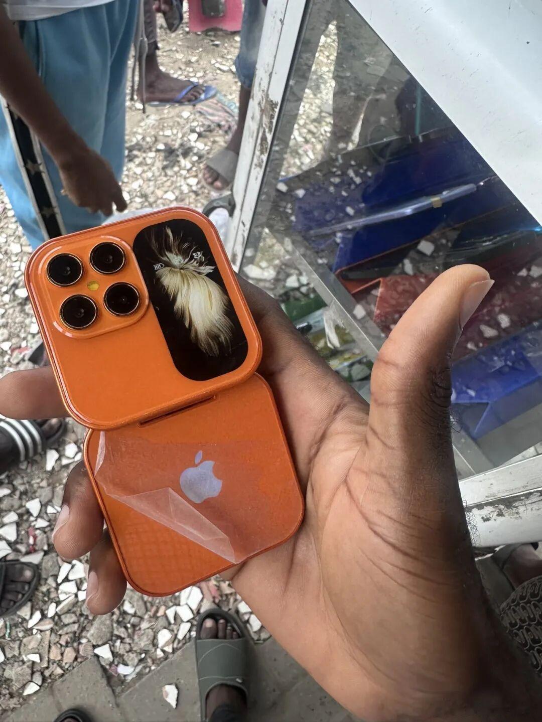 新买的苹果折叠屏，大家看看怎么样
虽然不知道为什么是17Pro ​