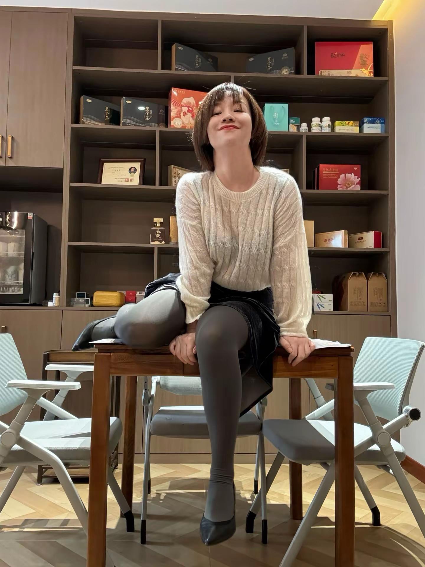 <p>纯欲天花板 <!--{img:0}--><!--{img:1}-...