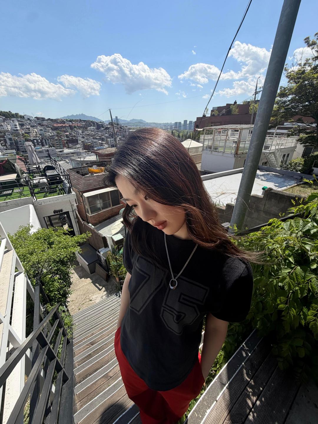 必须想个办法嫁给单依纯。[惊恐] ​