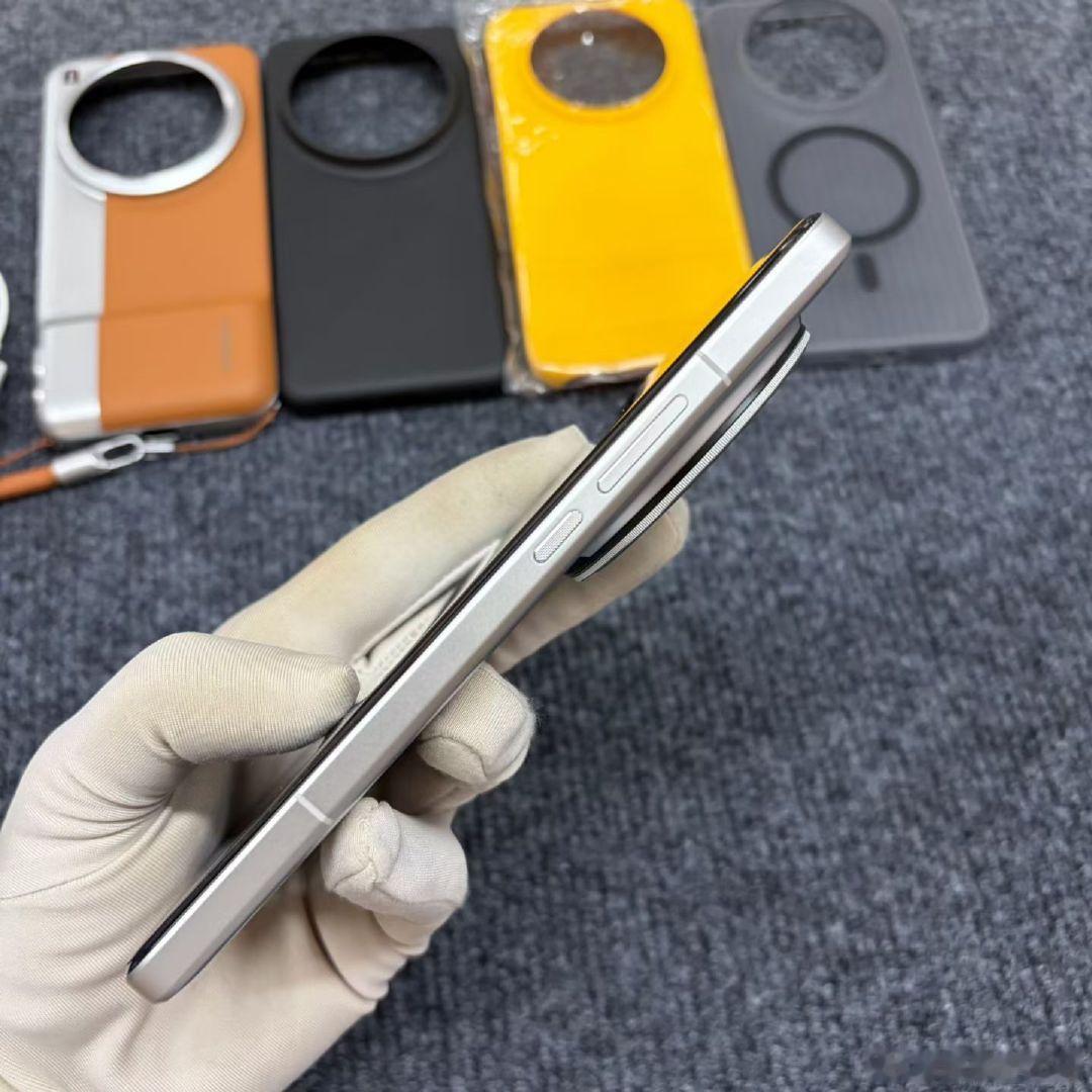 小米15Ultra  徕卡2亿超级长焦 6000mAh金沙江电池 经典黑银 16GB+512GB 轻微使用痕迹 电池健康98% 带官方拍照保护壳 带充电器 价格3450 ​
