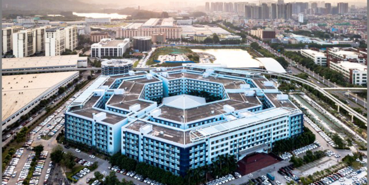 AI算力炒得这么火，跟咱们普通人到底有关系吗

最近刷新闻，AI算力这个词到处都能看见，好多文章都说这是接下来的大风口。

不少朋友看完心里就发痒，琢磨这里面是不是有什么赚钱的机会，自己能不能也跟着蹭一波红利。

说实话，这个行业看着热闹，但普通人想直接冲进去分蛋糕，真的很难。

算力这块主要就是建