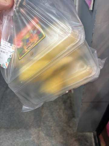 发现西村对面开了家元初<br />拿下大榴莲一份<br />有点幸福