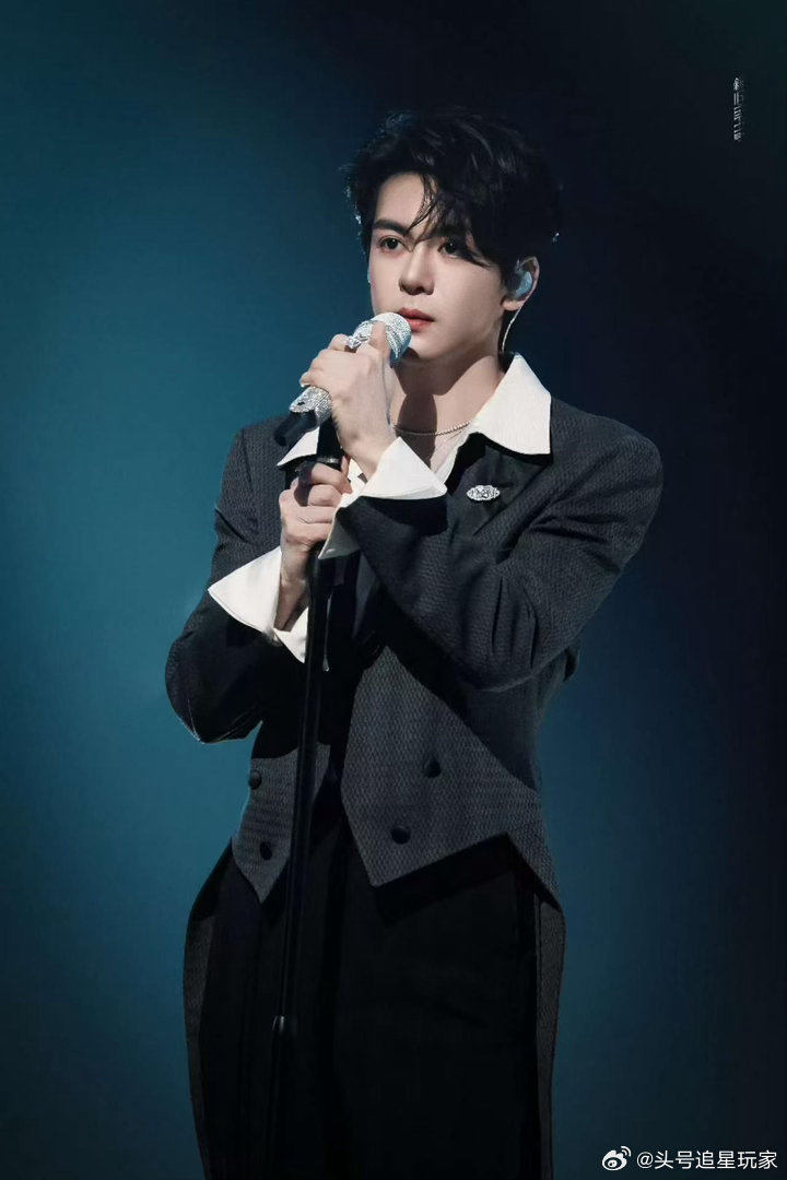 曾舜晞：你点Trouble Maker？我：对。曾舜晞：那我跳了。我...