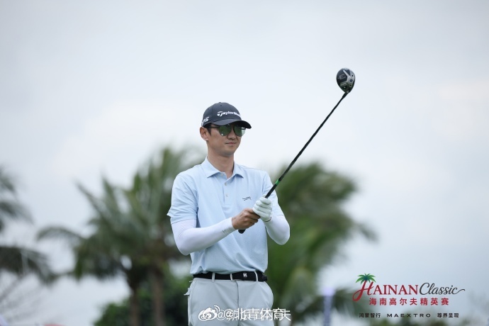 帅气挥杆，身姿利落，挥杆有型，运动男神散发魅力✨   World巡回赛...