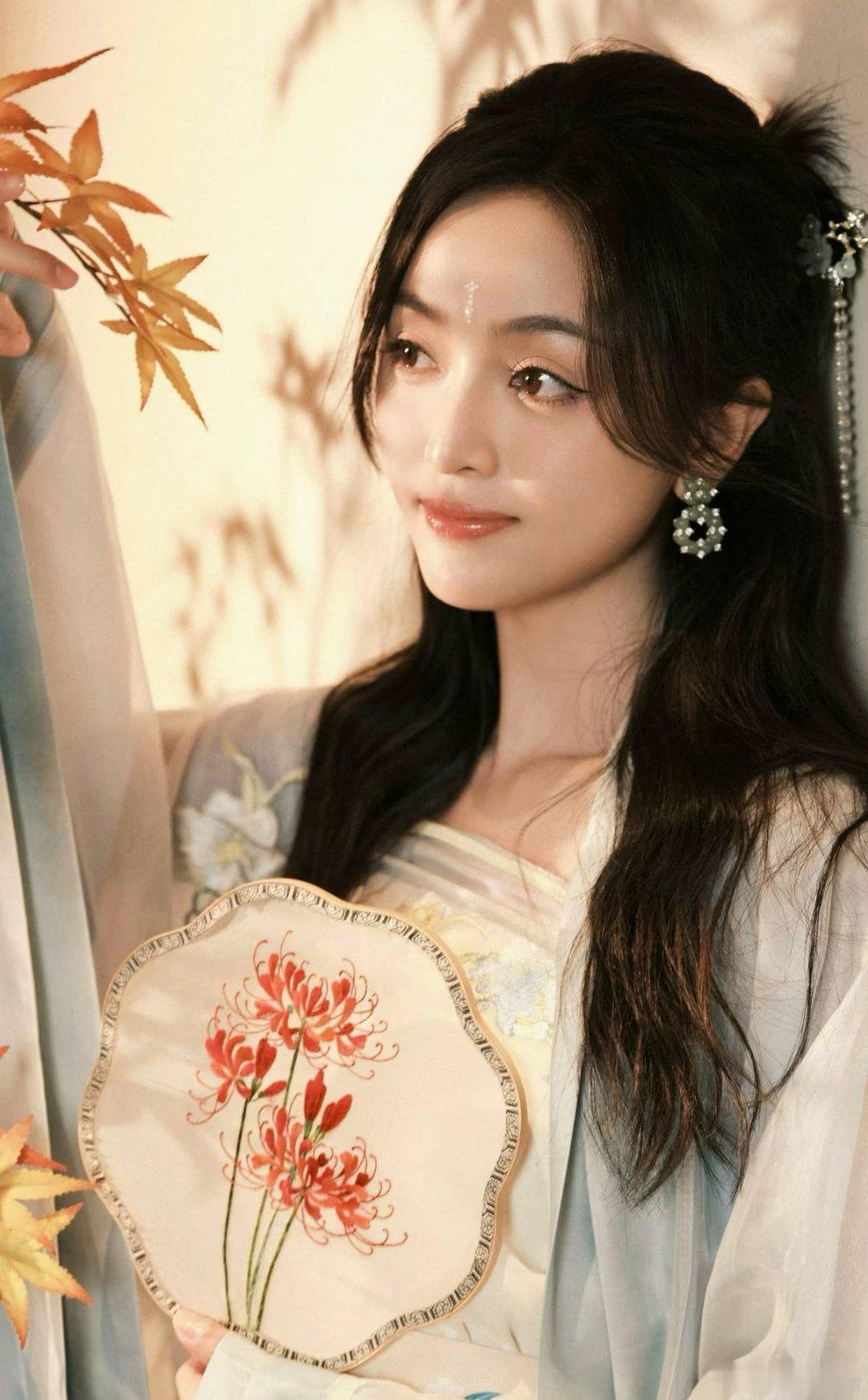 #吴宣仪[超话]##吴宣仪[超话]# wxy#吴宣仪爱上另一个我# wxy#吴宣仪有戏# wxy#吴宣仪叶星星# wxy你的眼眸是淡淡的雪色.​