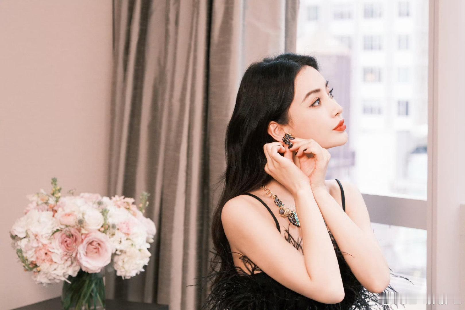 #angelababy[超话]# [音乐]#angelababy# 

和你说的早安，都带着我十二分的笑。

​