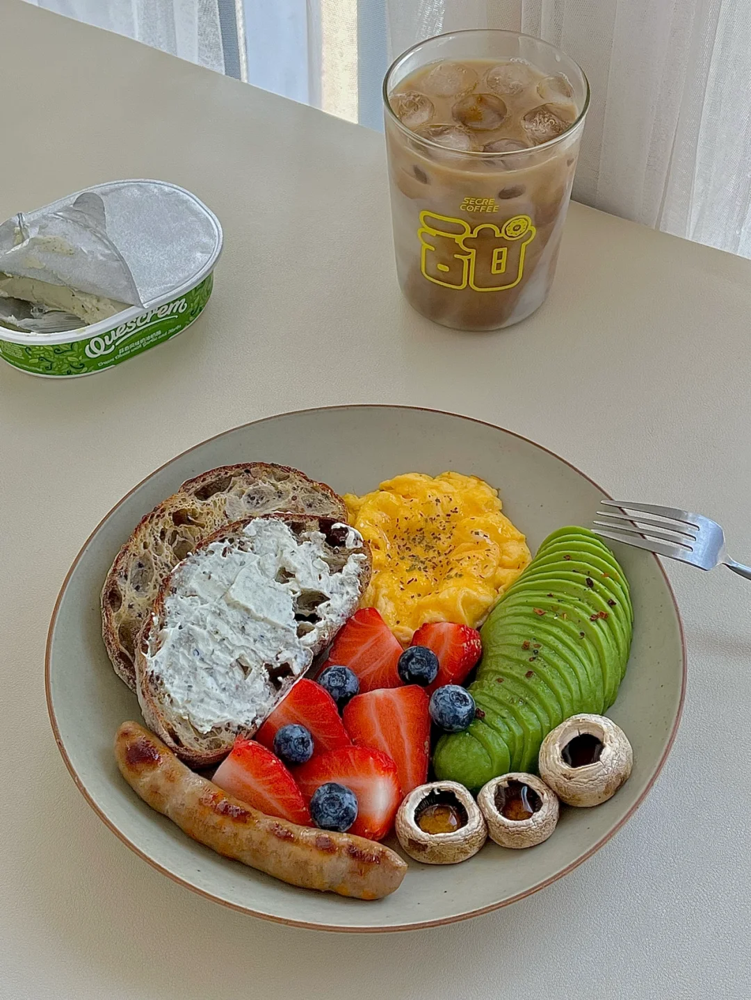 ☀️五月最后一天早餐｜欧包牛油果草莓早餐盘