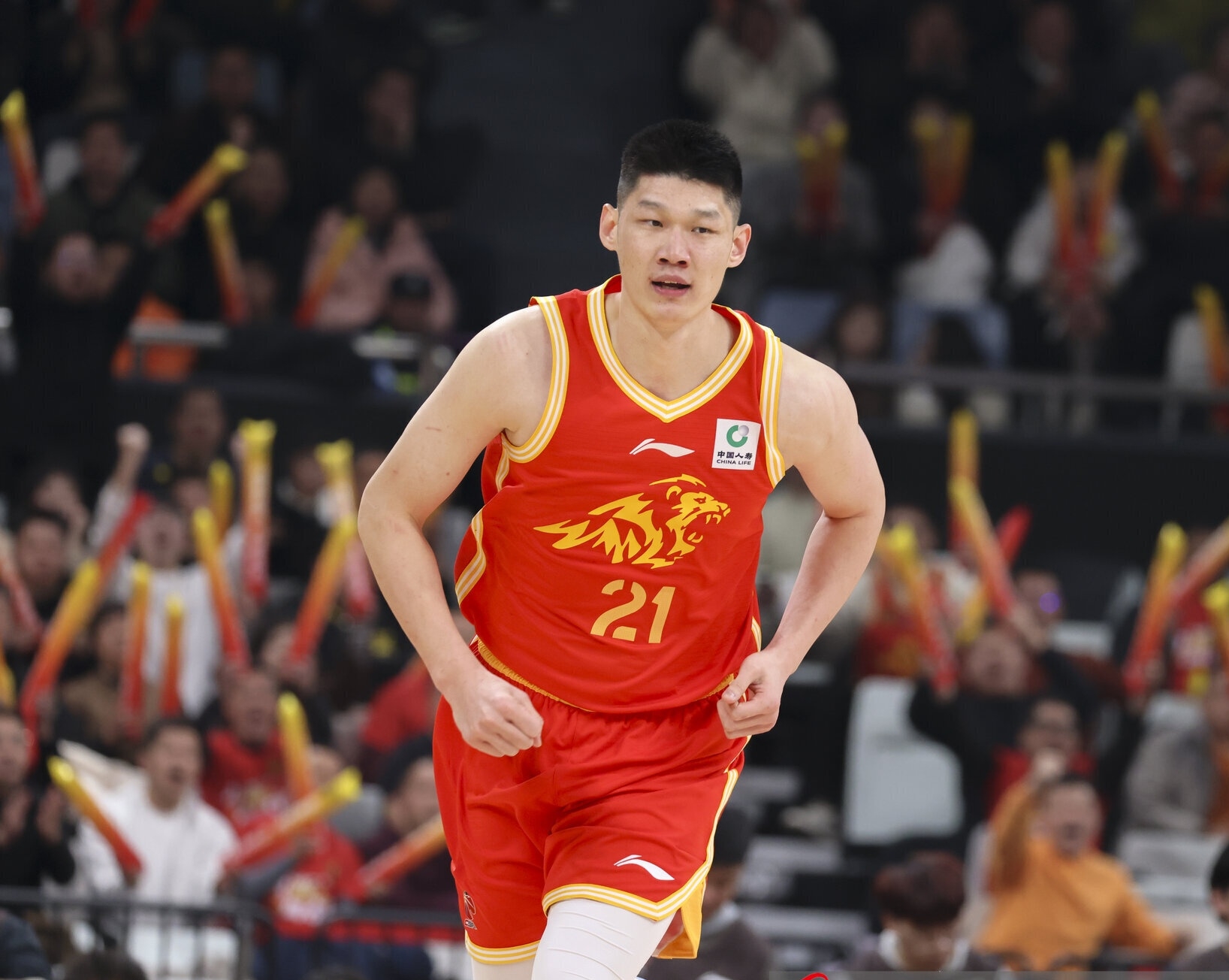 胡金秋转会这个连续剧应该结束了，他本赛季将会留在浙江广厦。

前一段时间胡金秋转会的消息传的很热，上海和山西是主要交易对象，据“球圈赵探长”爆料，这笔交易已被浙江当地政府叫停。

浙江政府叫停这种这笔交易的主要原因，还是考虑到对本地区的声誉影响，浙江是经济发达地区，广厦队连续两年进入了总决赛，如果下