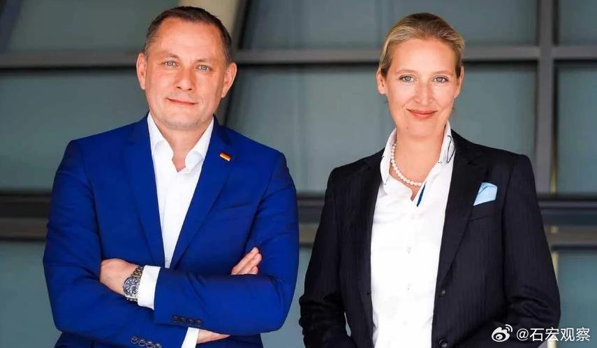 德国选择党（AfD）联合领导人魏德尔称，如果该党上台执政，将要求乌克兰政府归还德国这几年收留乌克兰难民所花的钱。
魏德尔说，德国政府持续以公共资金资助数百万乌克兰难民，而这些难民不愿工作，只靠德国基本社会福利生活。魏德尔认为这简直“不可理解”。因此，魏德尔称，如果德国选择党上台执政， ​