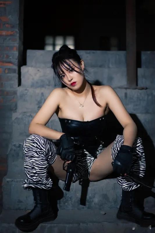 最近看了些影视片段，里面美女最狠女特工的形象太惊艳了！就说《猛兽列车》...