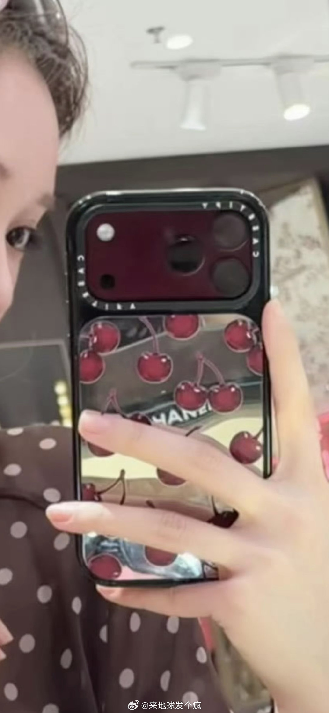 富人新标识：iPhone戴casetify手机壳！ ​