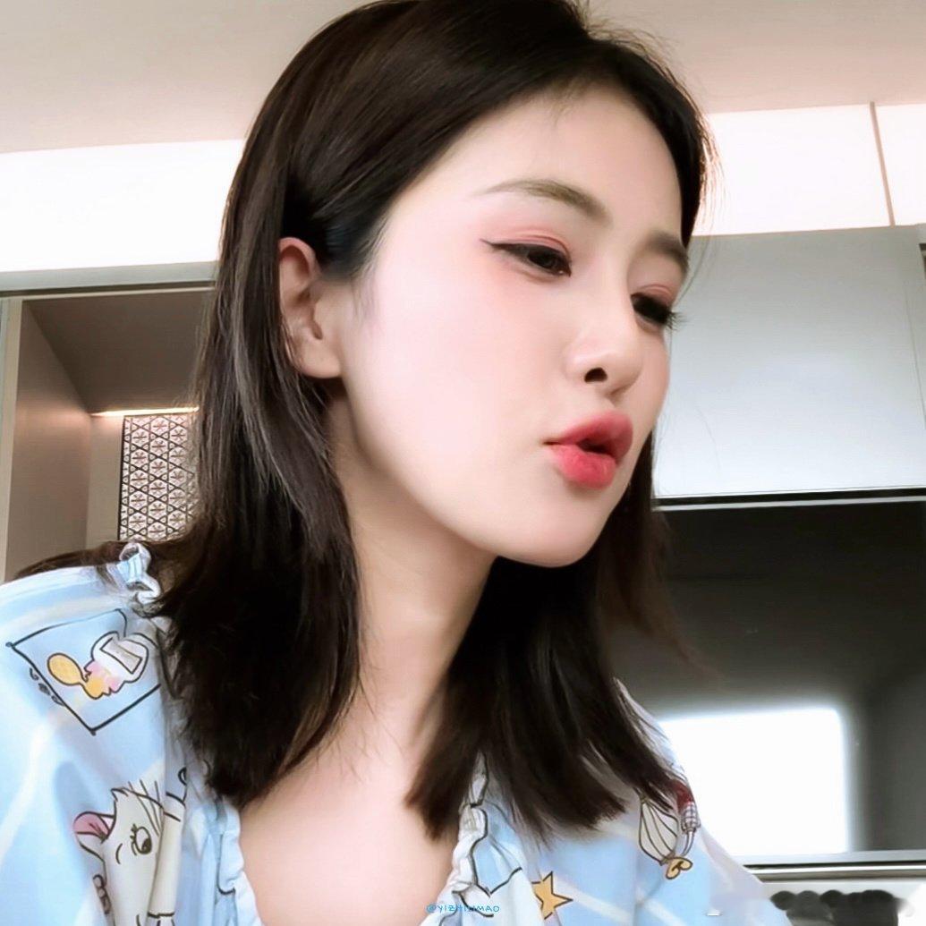 #白鹿[超话]#🍍#白鹿王韵娜# 🍍#2026暑期最热女性角色TOP30#
白鹿形象甜美演技灵动在诸多作品中表现亮眼无论是古装扮相的惊艳还是现代剧中的自然演绎都可圈可点不断突破自我未来演艺道路定有更多精彩值得期待 ​