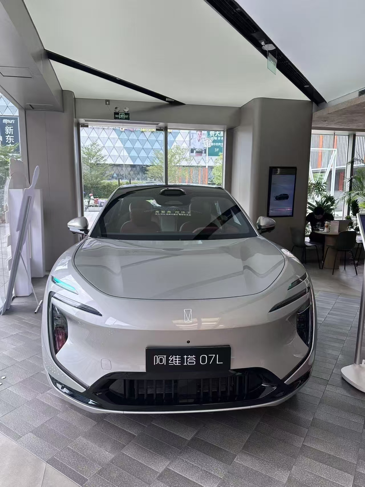 近郊试驾阿维塔07L，感受底盘与空间