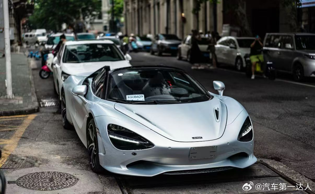 迈凯伦750S，25年上牌，8900公里 ​