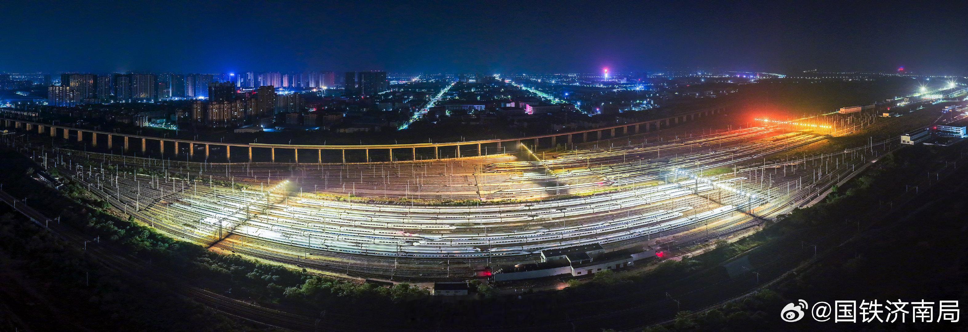 #铁路中秋国庆假期运输# #我的铁路风景之家国季# 国庆假期，中国铁路南昌局集团有限公司南昌车辆段存车场“陆地航母” 震撼集结、整齐列阵、蓄势待发！（文图：陈建红 张学东 欧阳吉祥）​​​