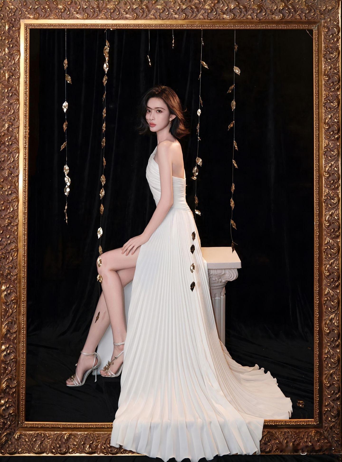 孟子义 是美女，更是有趣的灵魂！这波写真，颜值和氛围感都拿捏了。