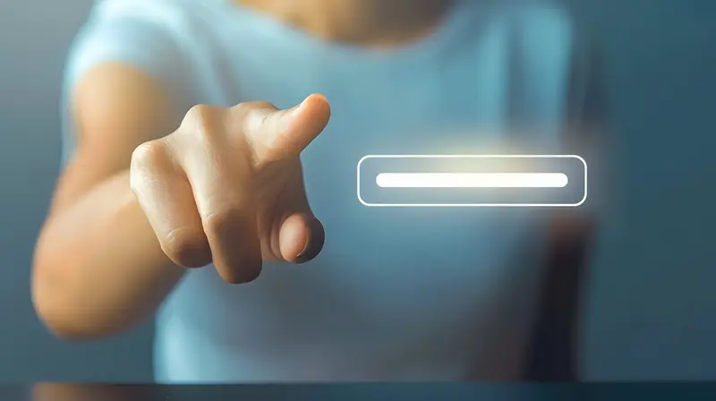 努力重要还是选择重要，这问题就像哈姆雷特的“生存还是毁灭”。其实，选择是方向，努力是燃料，二者不该对立。
选对方向，就像站在风口，能轻松起飞。雷军说“站在风口上，猪都能飞起来”，同样努力的人，选对行业，三年能抵别人十年。但很多人没意识到，多数人根本没“选择”的资本。有个农