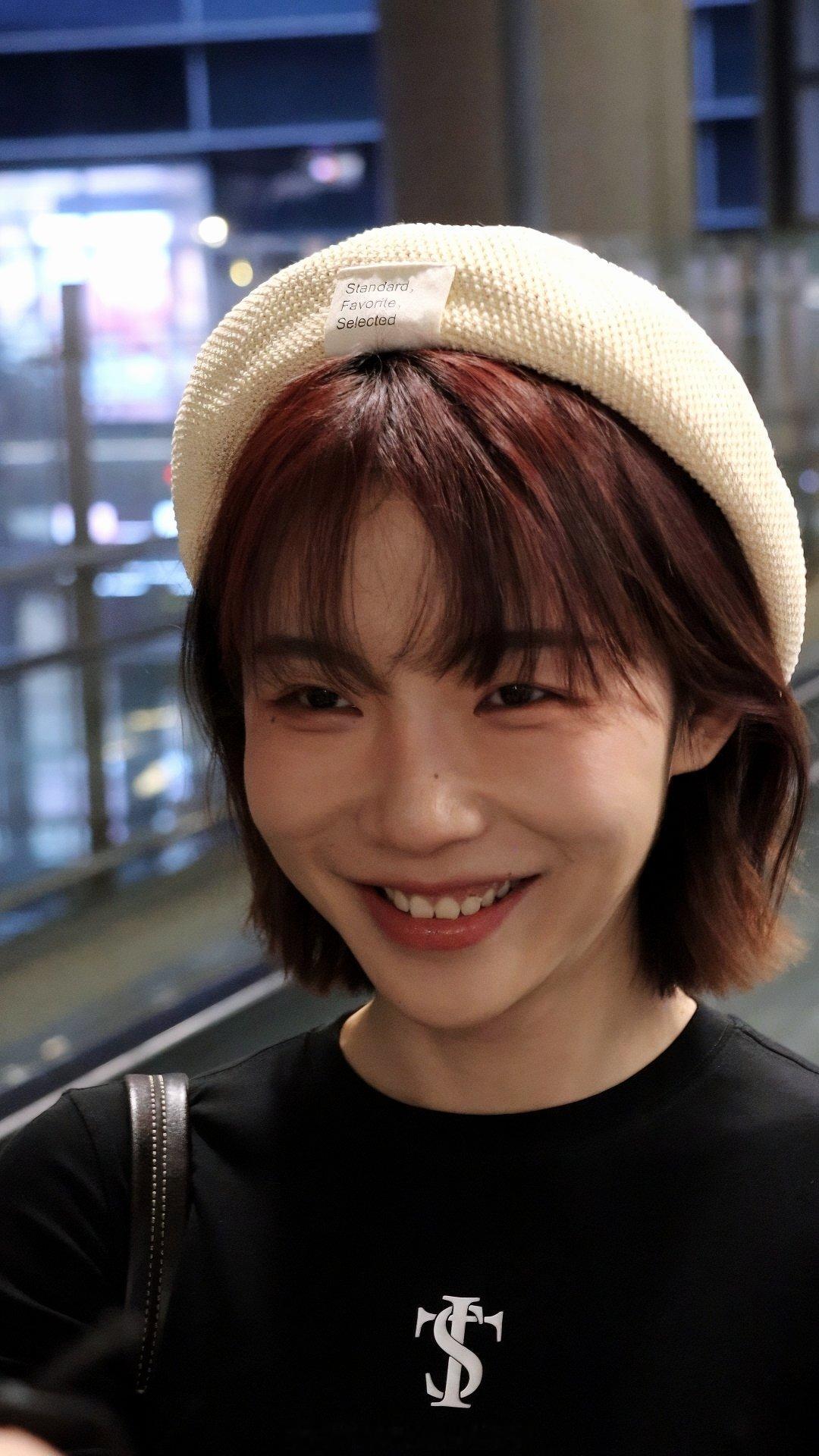 #刘恋[超话]##刘恋##刘恋优雅气质女人味# 

20261010 [飞机]上海到达

很萌 很适合开巡演😎

​