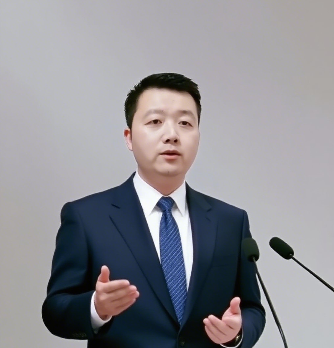 拐卖儿童骨肉分离，让无数家庭陷入长久的痛苦
买方是犯罪的根源，有收买才有贩卖！如今部分收买者量刑过轻，威慑不足！只有买卖双方一并严惩，斩断黑色利益链条，用重典守护孩童，告慰那些破碎的寻亲家庭！