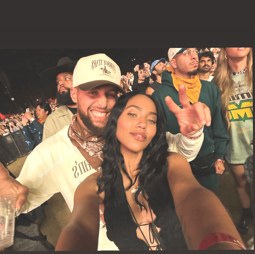 库里与美貌妻子阿耶莎现身音乐节，没有比赛的日子乐翻天！  NBA季后赛...