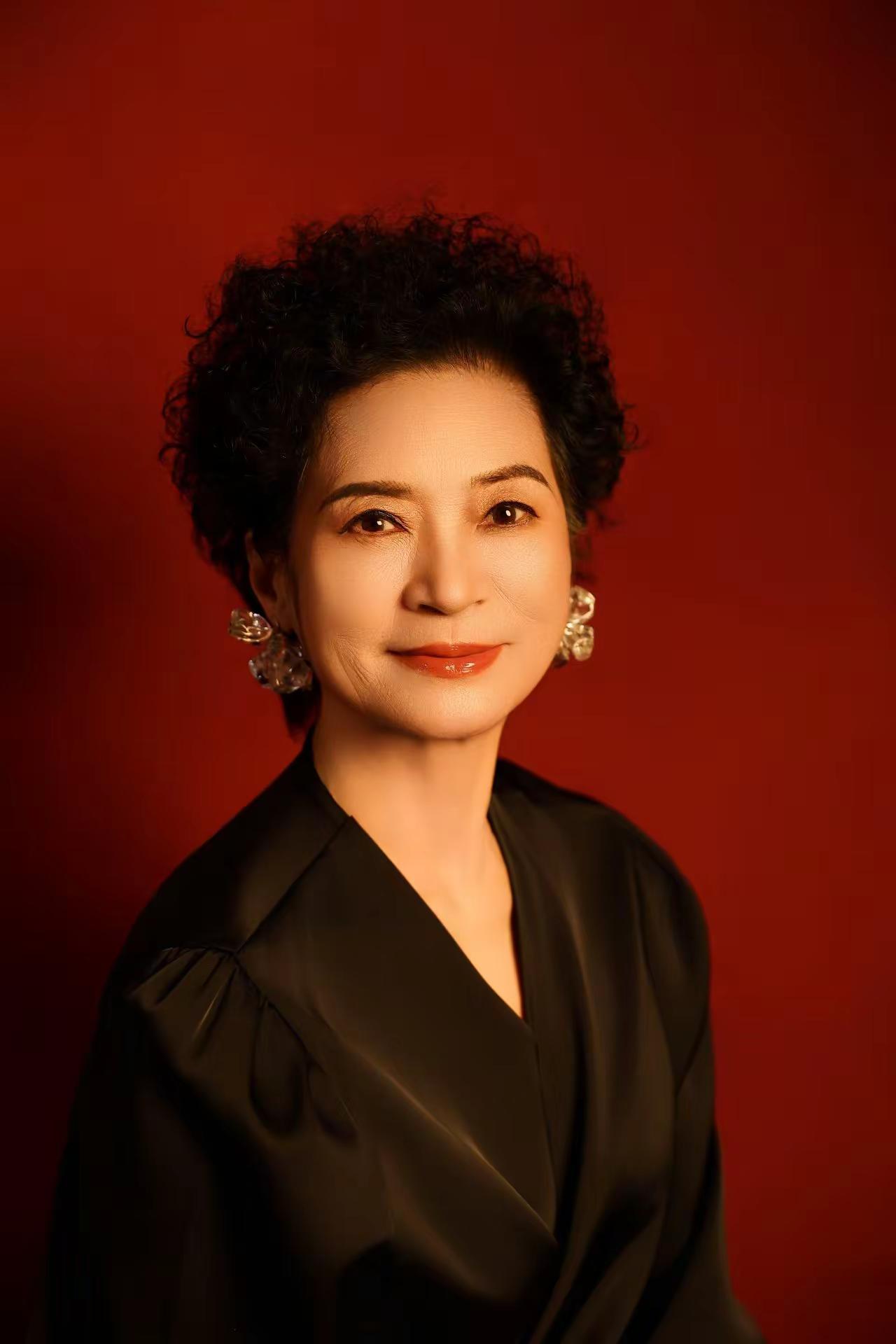 优雅漂亮的美女姐姐，你是家人的骄傲