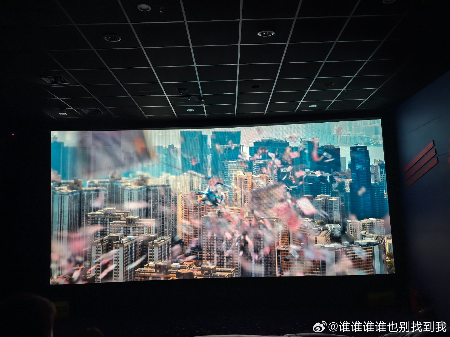 这个电影我喜欢
敲骨吸髓 V
朱一龙演的好，卫诗雅好靓，剧本也扎实，没有尿点
一直在等惊天一爆，这个结局可不够悍匪
想到了古早剧插翅难逃
菠萝油是真的好吃 ​