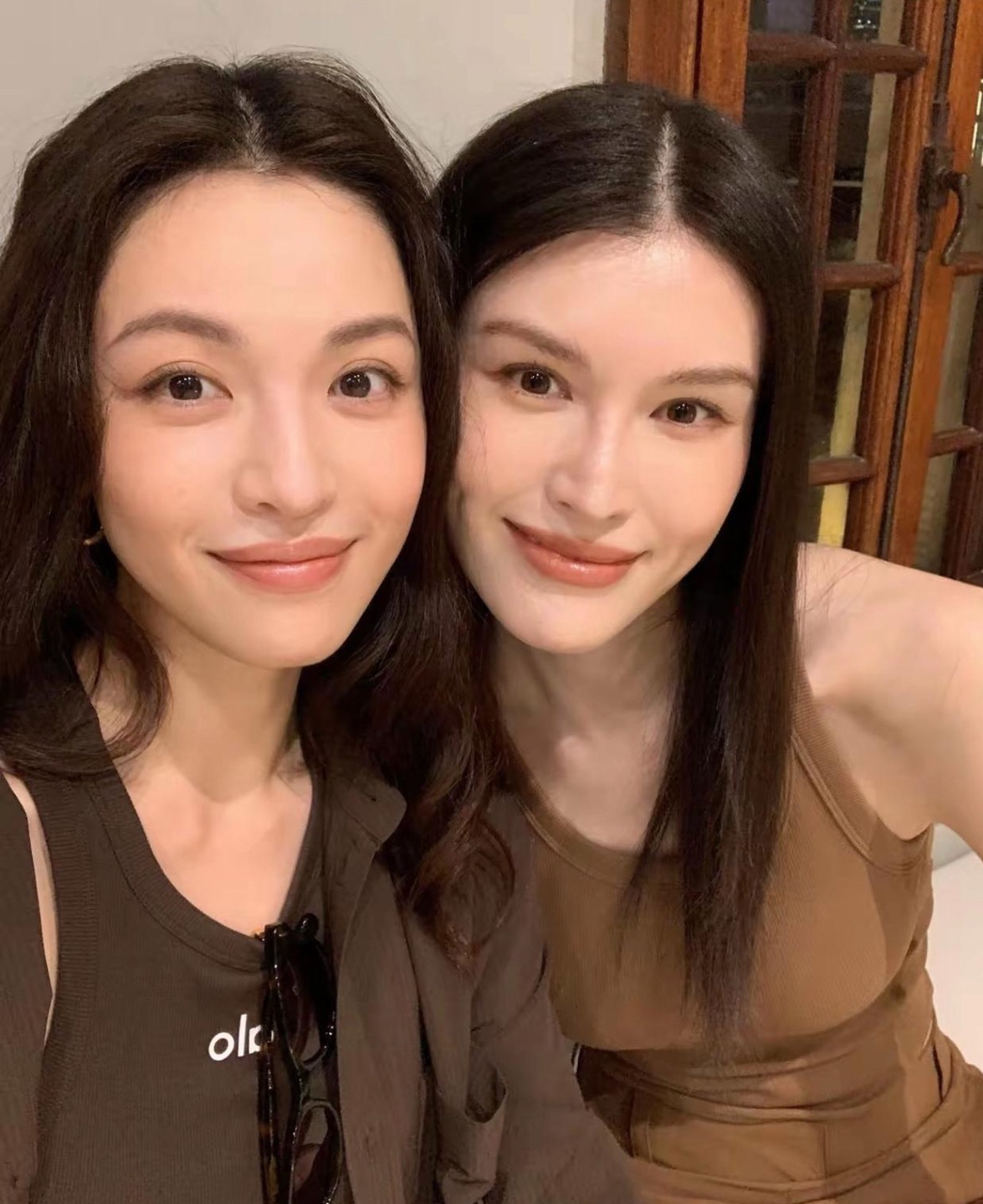 何穗和钟楚曦同框，两位的穿搭你更喜欢谁的？