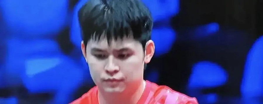 男团刚赢中国，男单两天全出局！张本智和3-4输给世界第344，王楚钦4-0轻松进四强，日本主场这口气松得太早了
名古屋当地时间9月26日下午，丰田天空体育馆的记分牌定格在9比11。张本智和站在球台前没有动，对面34岁的伊朗老将阿拉米扬已经扔掉球拍仰天大吼。就在48小时前，同一个场馆里，张本智和直落三
