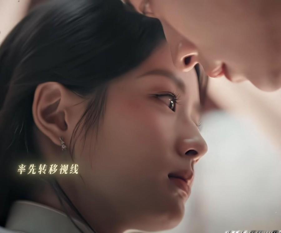 丞磊的《玉簟秋》在湖南卫视从0.2%的底盘拉到峰值0.6185%，拿下九连冠，豆瓣开分3.4，第三集弃剧率42%。这组数摆在一起，先不管剧情，账面上已经够刺眼。一部剧能让收视曲线往上走，也能让第三集跑掉四成多观众，说明看的人和骂的人很可能坐在同一张沙发上。
收视和评分摆在一起
10月12日开播，实时
