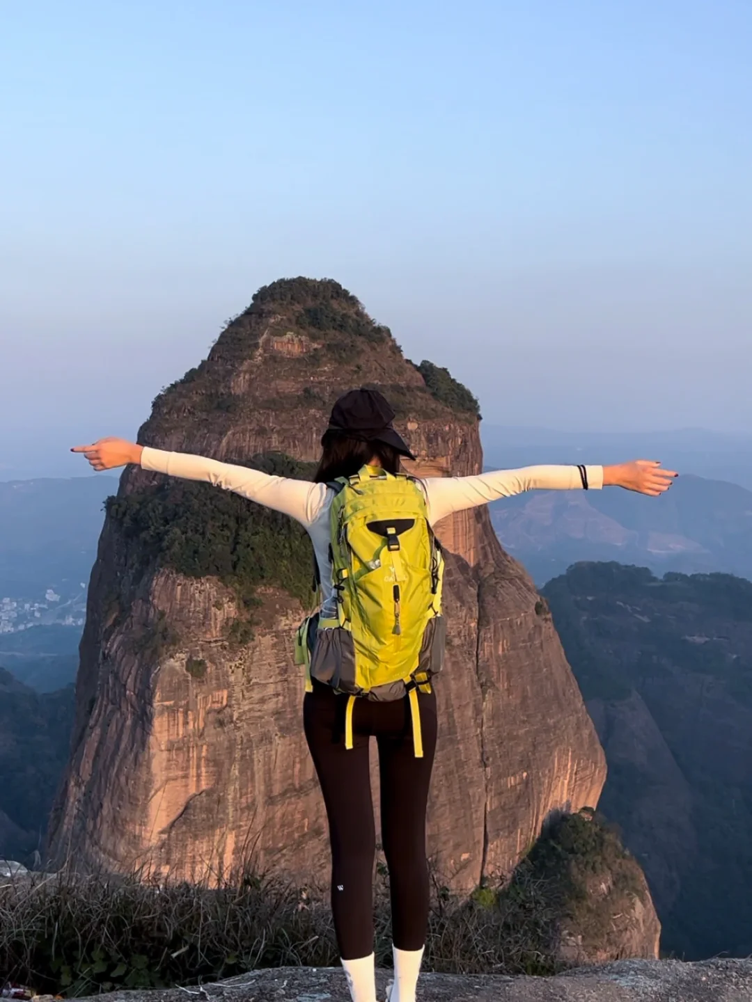 登山包里，有我的诗和远方