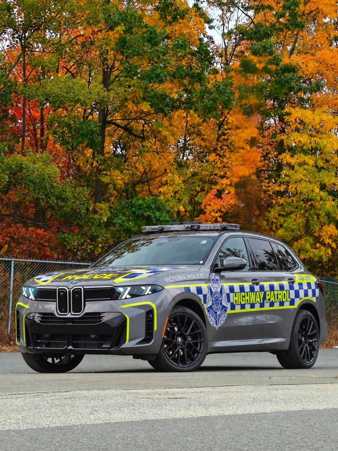 #特殊车辆# 澳洲警方用上新宝马X5了，用X5当警车的国家真不少，用防弹X5的更多，就连FBI都要放弃防弹萨博班，改用防弹X5了。 ​