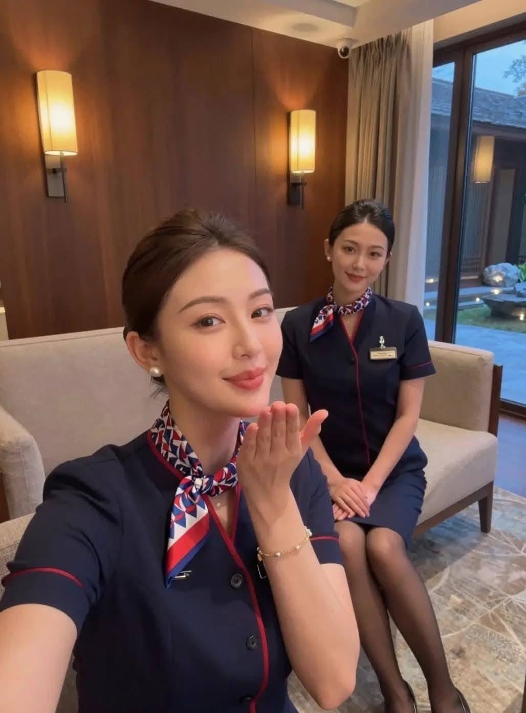 制服的魅力，真的不是一般人能扛得住…  前方高能！当优雅制服遇上这份温...