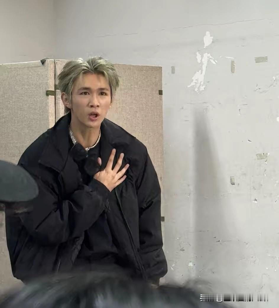 别说什么转账要化整为零了，  有的人思维就是那么轴，一分钱也不会多给...