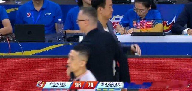 广东宏远靠着他们球迷口中的“罚格”在场上攻防两端大爹一般的发挥 止住了连败颓势。
浙江广厦  锋线上缺少朱俊龙和赵嘉仁在防守端显得很薄弱，外援塔克和威尔斯  在场上的作用与弗格相比差的太多了。
王博这把属于“放虎归山”了……

#广东宏远vs浙商证券男篮# ​