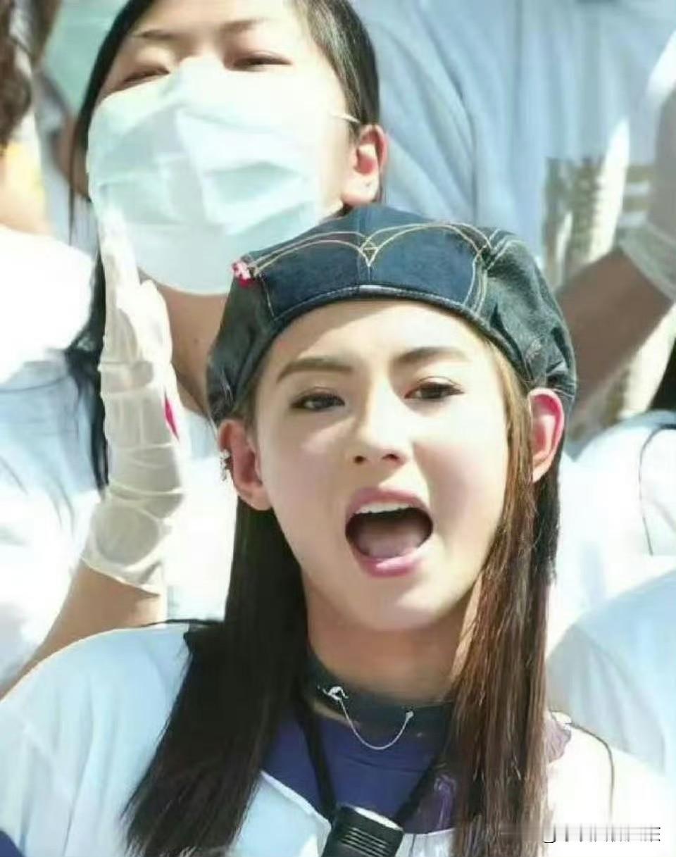 谁懂啊！年轻时的张柏芝是神颜暴击💥   清水出芙蓉说的就是她吧！ 蓬...