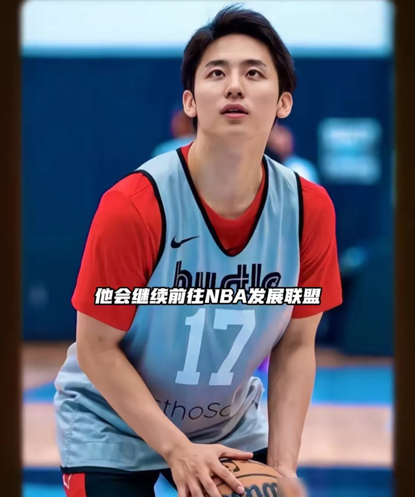 1米72的河村勇辉，被快船裁了。
签的Exhibit 10合同，说白了就是张季前赛体验卡。第一场上去3分多钟，1分2失误，球都拿不稳。第二场给足14分钟，10分4助攻，看着像要翻身。结果10月13日，官方宣布裁掉，连双向合同都没给。
很多人说可惜，说他灵性够、传球贼。可NBA后场那帮人，身高两米
