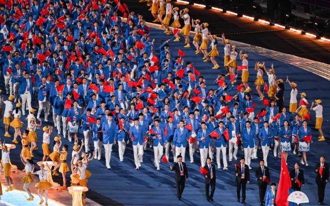 第二比赛日收官，打开奖牌榜那一刻，很多人愣住了：中国23金、日本8金、韩国5金，三国合计36金，而其余所有代表团的金牌加起来，还不够这个数的一半。
但比数字更扎心的，是两天内中国队多点开花的夺金节奏——游泳、射击、体操、空手道、铁人三项全线铺开，不是靠一两个王牌项目撑场子。13岁的于子迪两破纪录站上