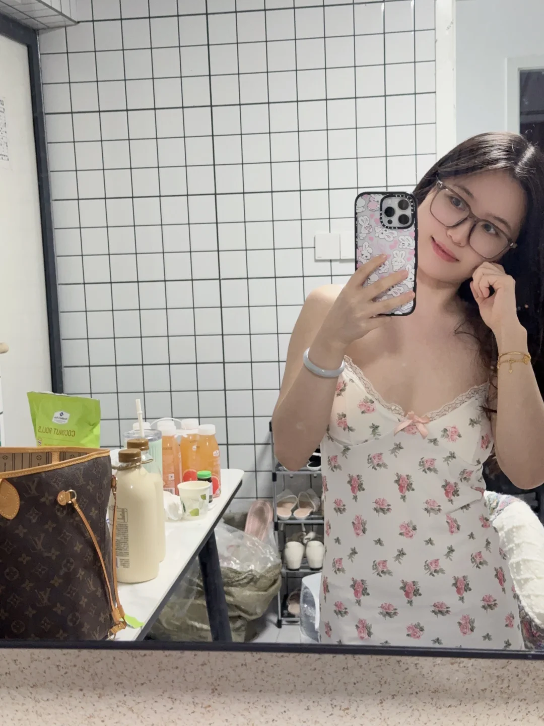 出！碎花蝴蝶结吊带裙