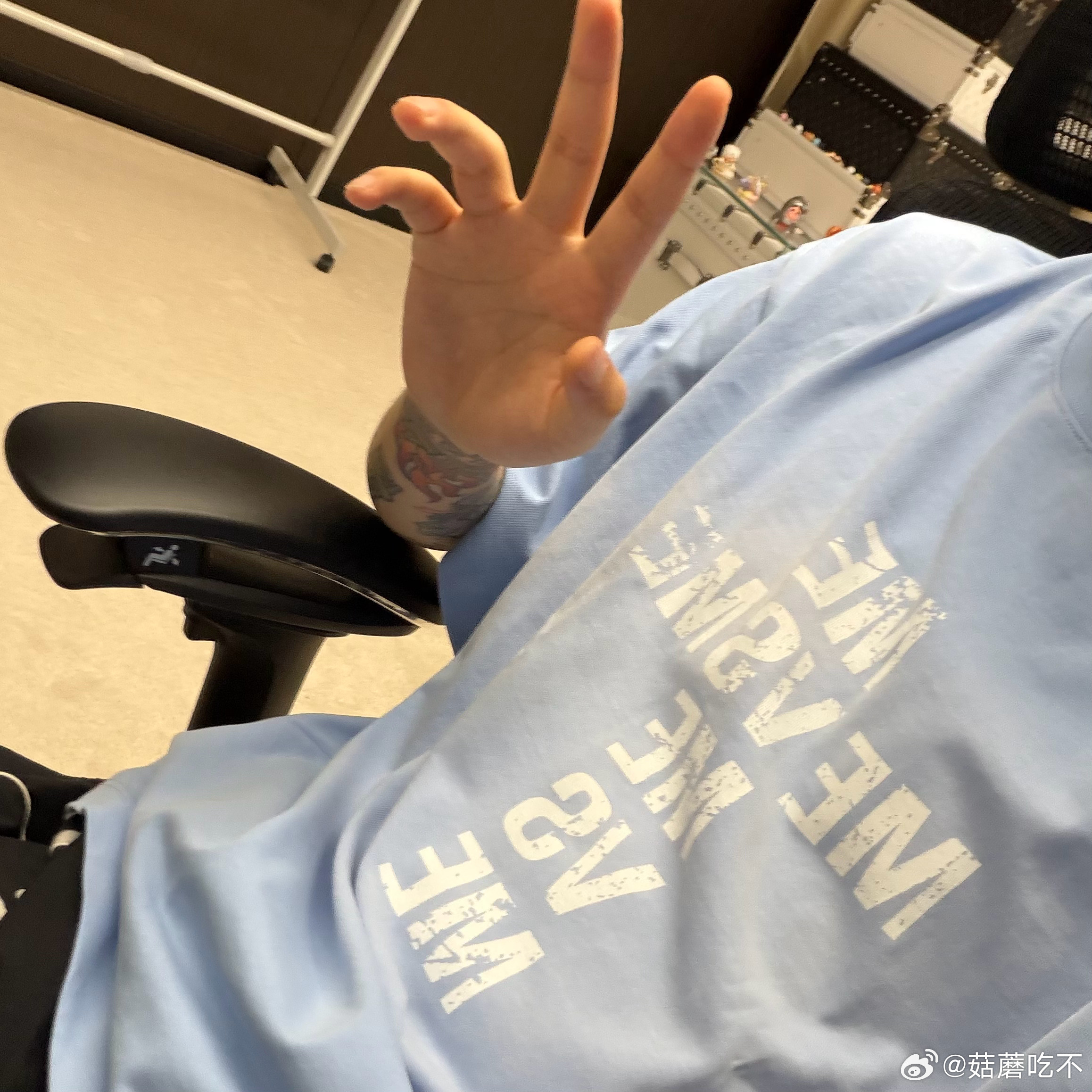 这个好看 蓝色的 哈哈哈 ​​​